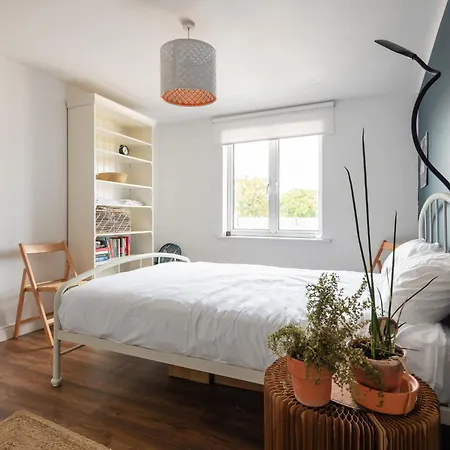 Orange Flat By Lower Regent Canal Apartment